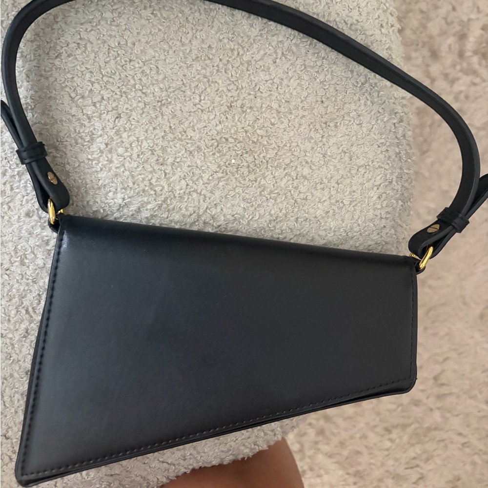Asymmetrical black Aupen bag